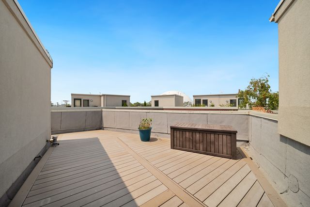 2455 W Ohio Street 8E, Chicago, IL 60612