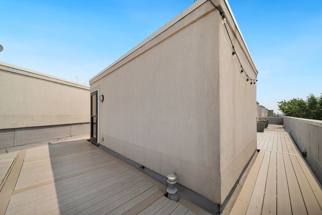 2455 W Ohio Street 8E, Chicago, IL 60612