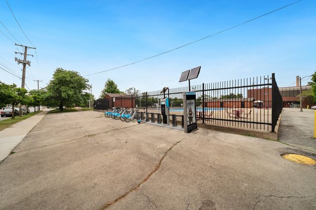 2455 W Ohio Street 8E, Chicago, IL 60612