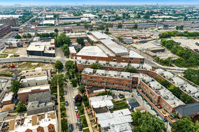 2455 W Ohio Street 8E, Chicago, IL 60612