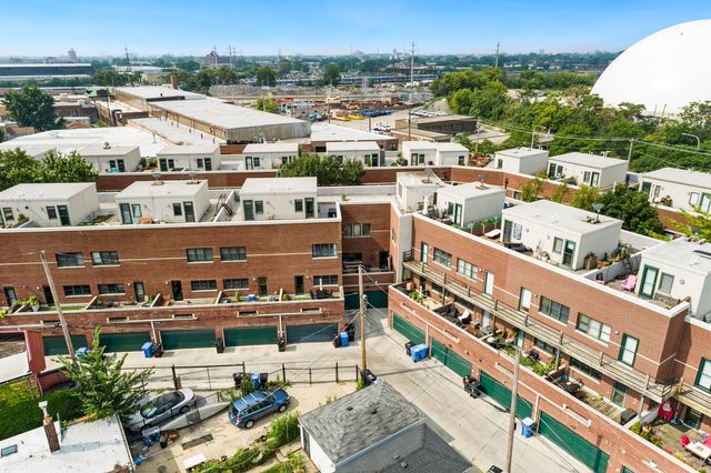 2455 W Ohio Street 8E, Chicago, IL 60612
