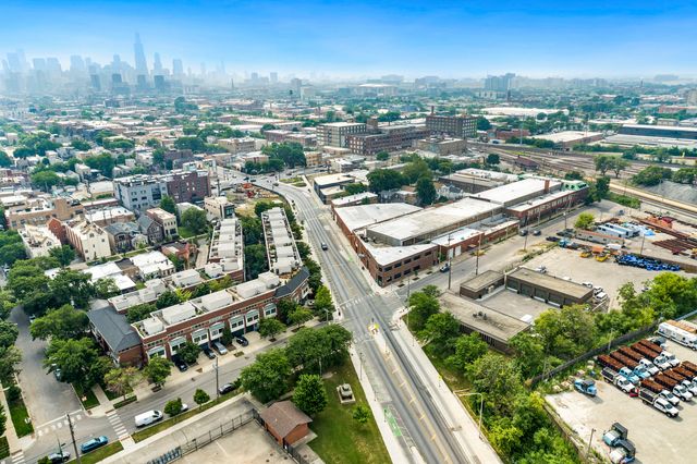 2455 W Ohio Street 8E, Chicago, IL 60612