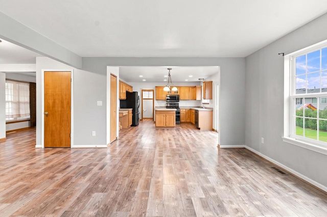 N173W20130 Raymond ROAD, Jackson, WI 53037