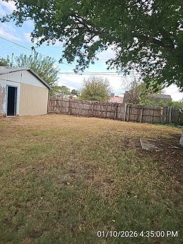 517 NE Angus St, Lawton, OK 73507