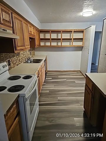 517 NE Angus St, Lawton, OK 73507