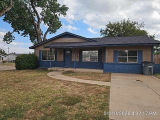 517 NE Angus St, Lawton, OK 73507