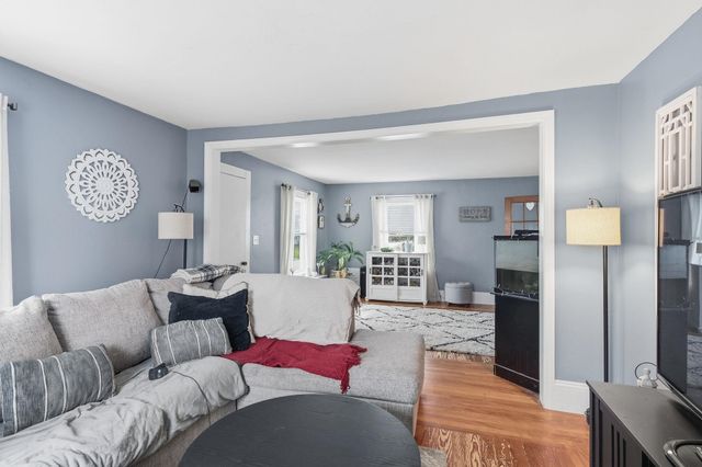 82 Sunnyside Street, Manchester, NH 03103