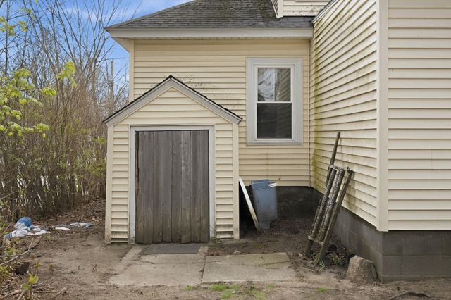 82 Sunnyside Street, Manchester, NH 03103