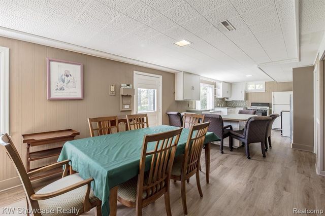 4344 Waterloo Street, Waterford, MI 48329