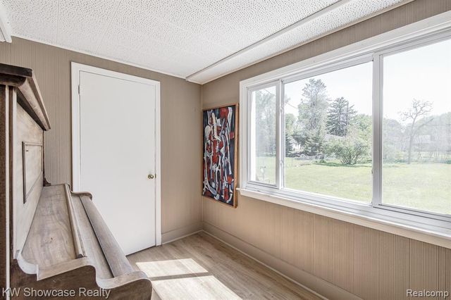 4344 Waterloo Street, Waterford, MI 48329