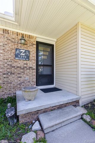 4344 Waterloo Street, Waterford, MI 48329