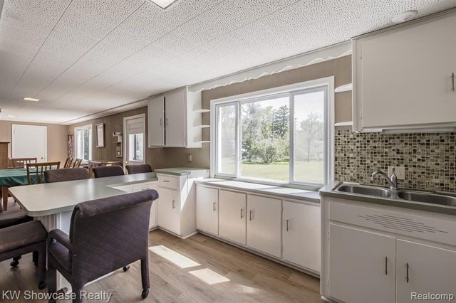 4344 Waterloo Street, Waterford, MI 48329