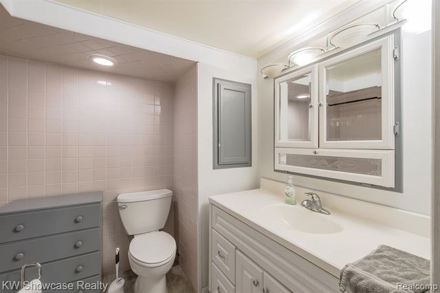 4344 Waterloo Street, Waterford, MI 48329