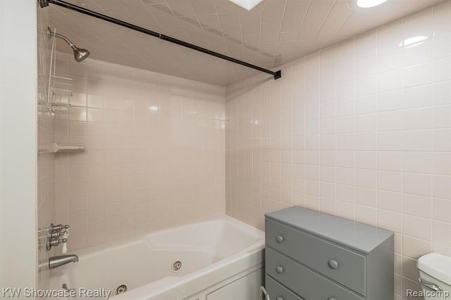 4344 Waterloo Street, Waterford, MI 48329