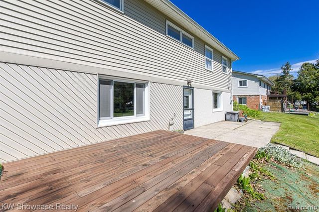 4344 Waterloo Street, Waterford, MI 48329