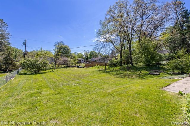 4344 Waterloo Street, Waterford, MI 48329