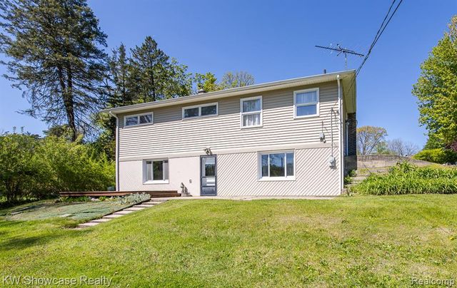 4344 Waterloo Street, Waterford, MI 48329