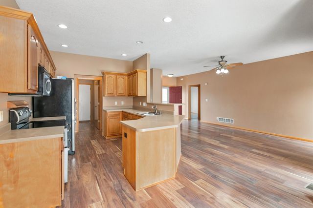 570 SE Parker Drive, Waukee, IA 50263