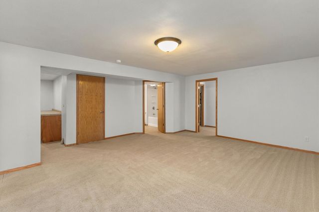 570 SE Parker Drive, Waukee, IA 50263