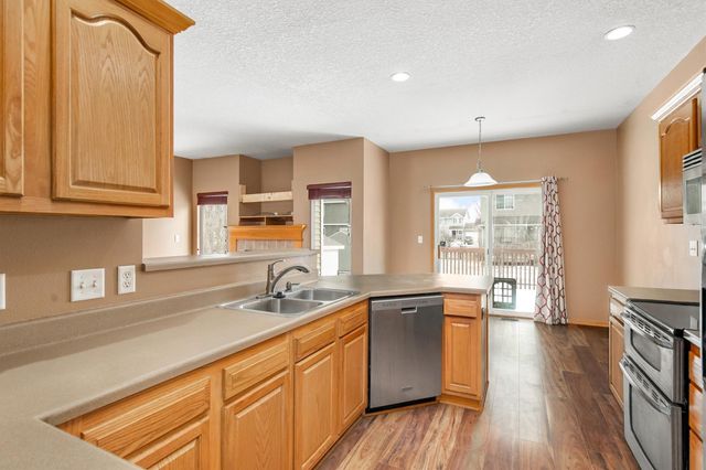 570 SE Parker Drive, Waukee, IA 50263