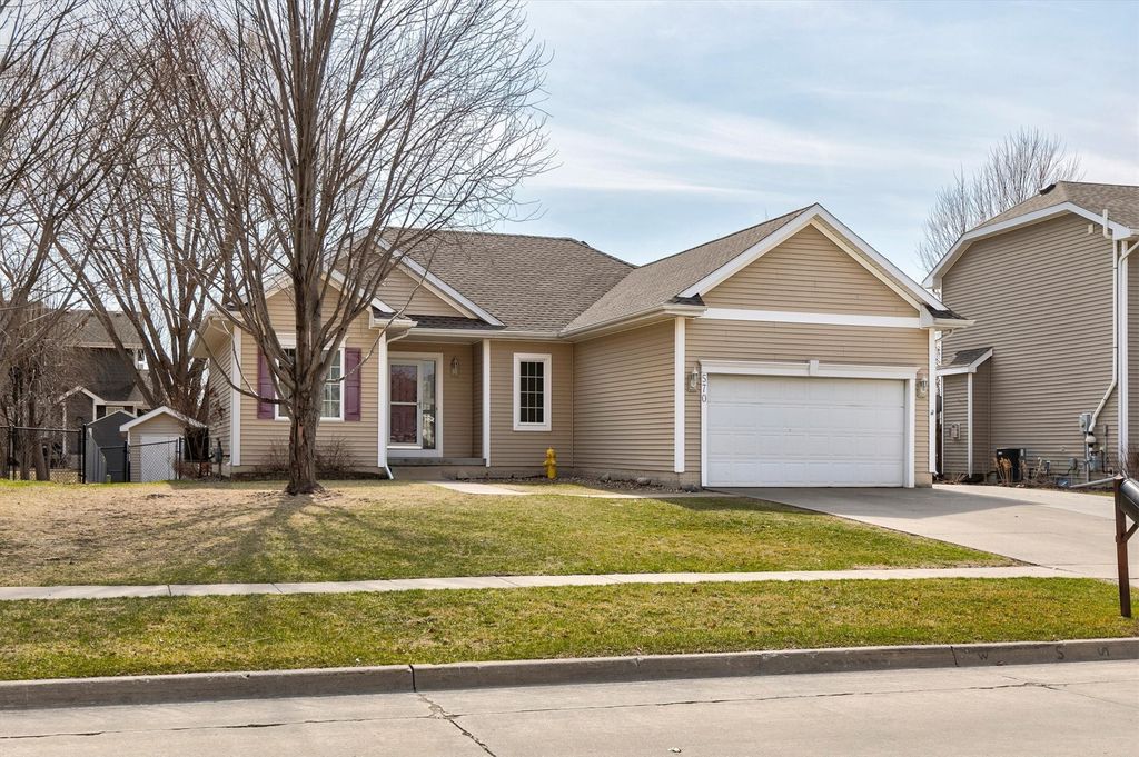 570 SE Parker Drive, Waukee, IA 50263
