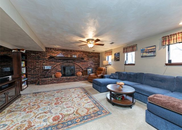 1267 Fall Ln, Irwin, PA 15642