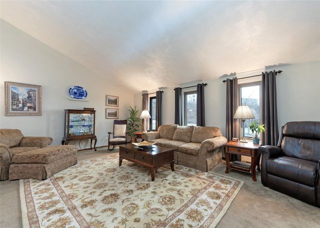 1267 Fall Ln, Irwin, PA 15642