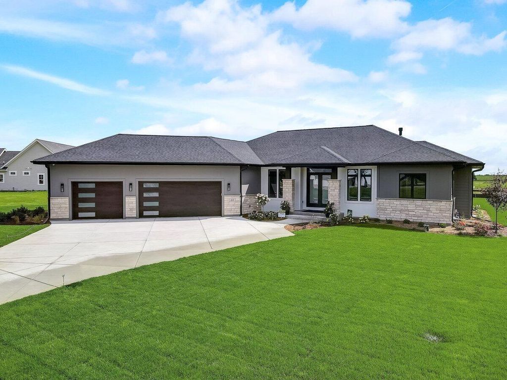 12345 N East Shoreland DRIVE, Mequon, WI 53092