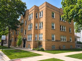 3721 W Cullom Avenue 2, Chicago, IL 60618
