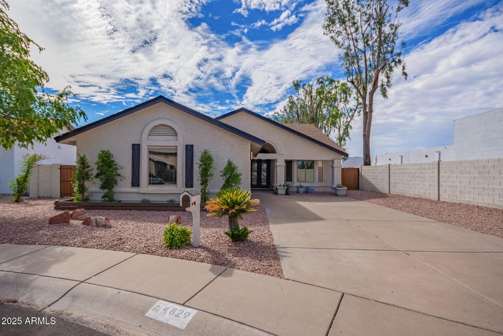 4829 E VOLTAIRE Avenue, Scottsdale, AZ 85254