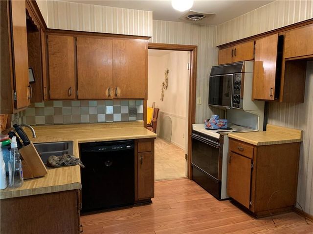 6103 E 109th Terrace, Kansas City, MO 64134