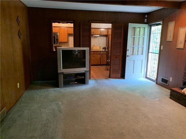 6103 E 109th Terrace, Kansas City, MO 64134