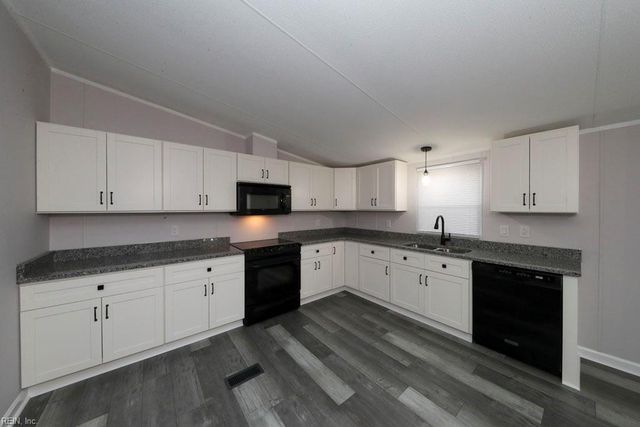 20454 Barrow RD, Capron, VA 23829