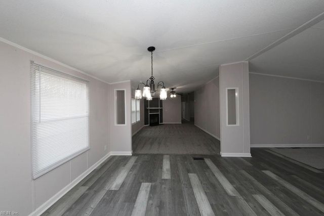 20454 Barrow RD, Capron, VA 23829