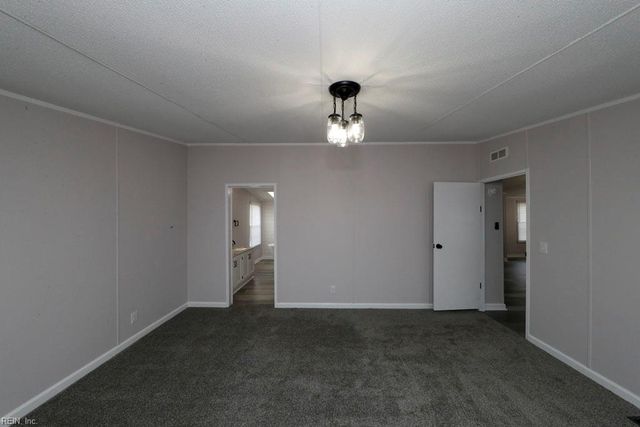 20454 Barrow RD, Capron, VA 23829