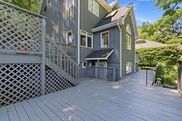 47 Oakdale Drive, Centerport, NY 11721