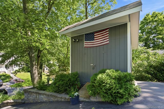 47 Oakdale Drive, Centerport, NY 11721