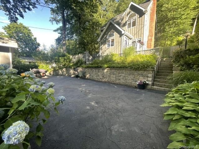 47 Oakdale Drive, Centerport, NY 11721