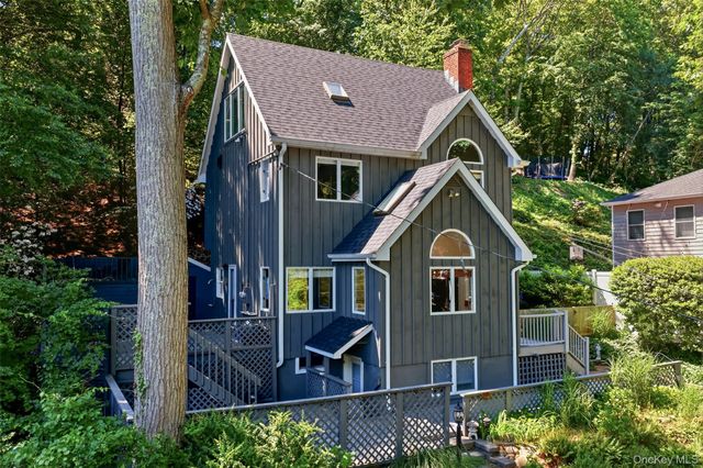 47 Oakdale Drive, Centerport, NY 11721