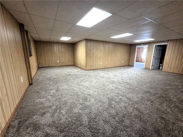4817 SW Marguerite Street, Blue Springs, MO 64015