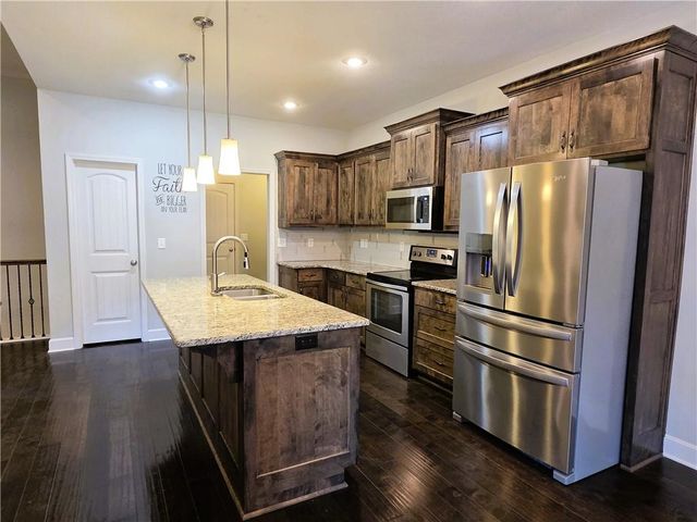 4817 SW Marguerite Street, Blue Springs, MO 64015