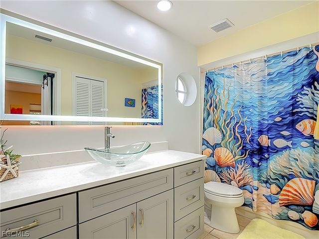 2020 Embarcadero WAY, North Fort Myers, FL 33917