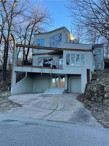 125 Lakeshore Drive S, Lake Quivira, KS 66217