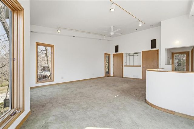 125 Lakeshore Drive S, Lake Quivira, KS 66217