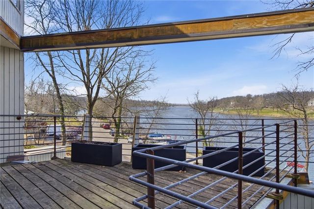 125 Lakeshore Drive S, Lake Quivira, KS 66217