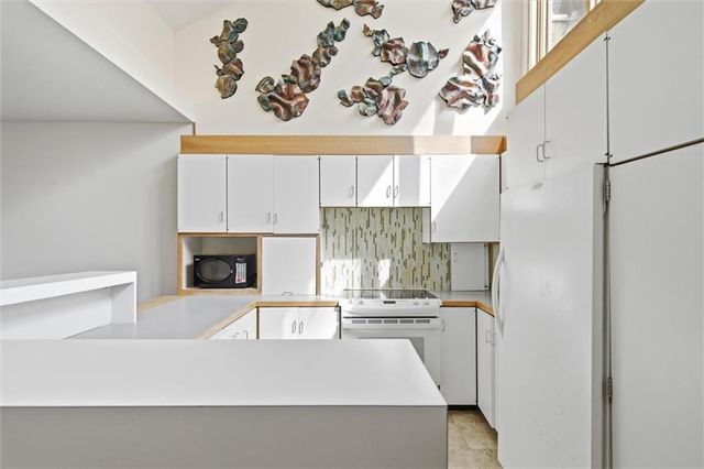 125 Lakeshore Drive S, Lake Quivira, KS 66217
