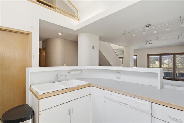 125 Lakeshore Drive S, Lake Quivira, KS 66217