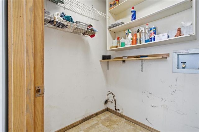 125 Lakeshore Drive S, Lake Quivira, KS 66217