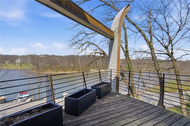 125 Lakeshore Drive S, Lake Quivira, KS 66217