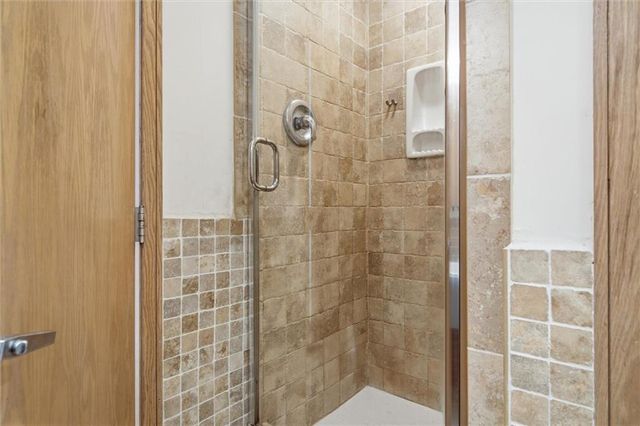 125 Lakeshore Drive S, Lake Quivira, KS 66217